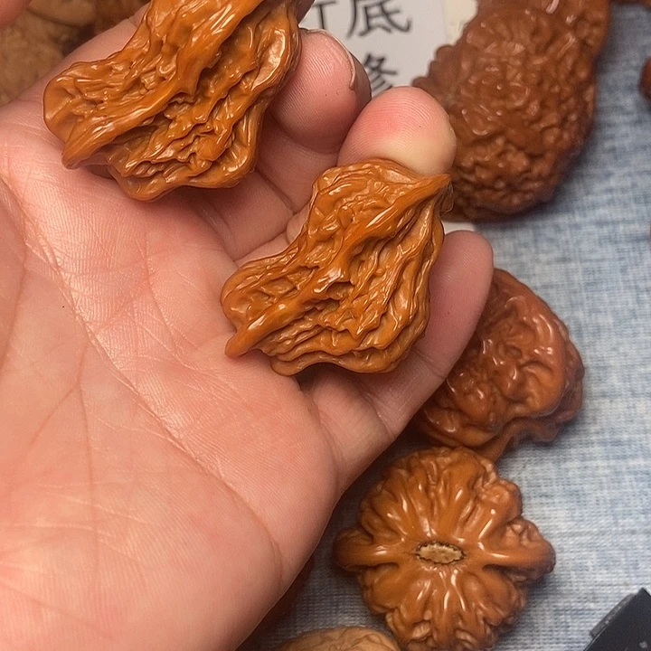 文玩核桃吊坠小鸟