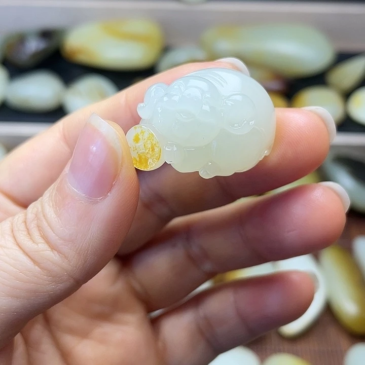 和田玉未镶嵌颈饰