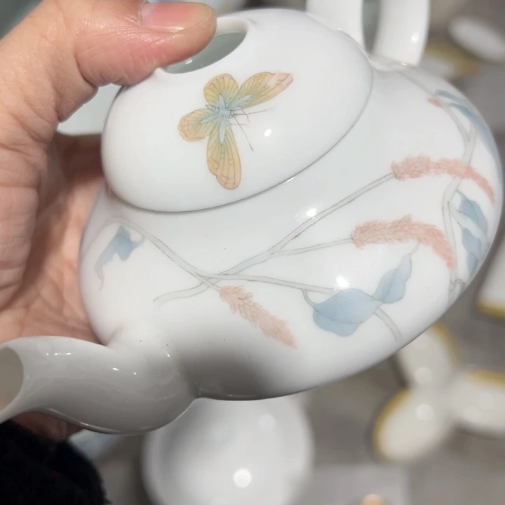 壶手绘大球泥茶壶一个