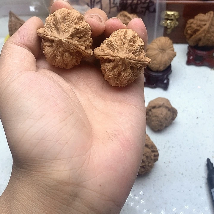 巍***.文玩核桃吊坠将军榜