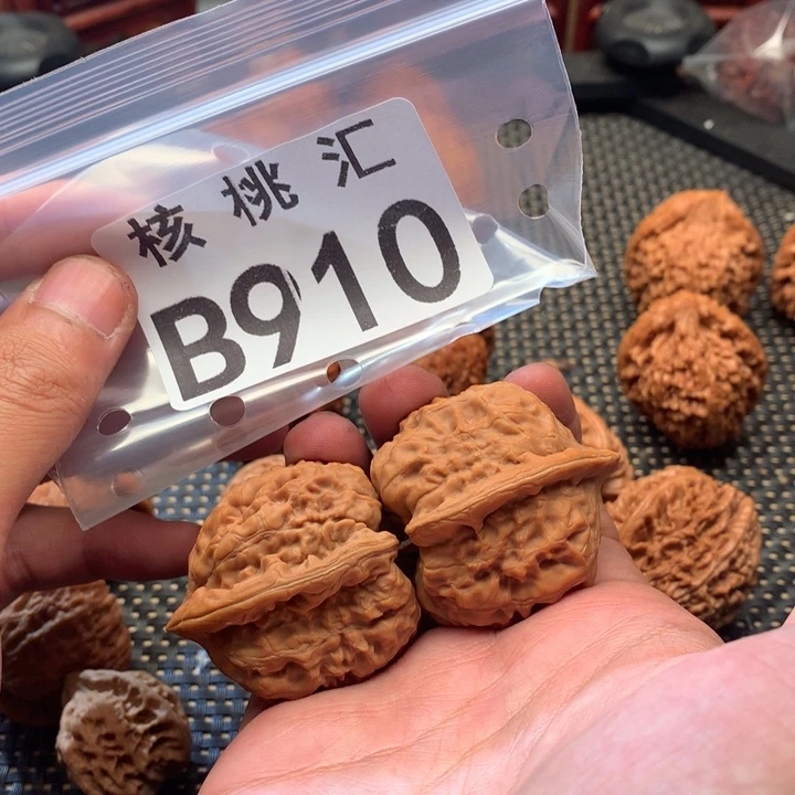 吊坠文玩核桃金钟塔