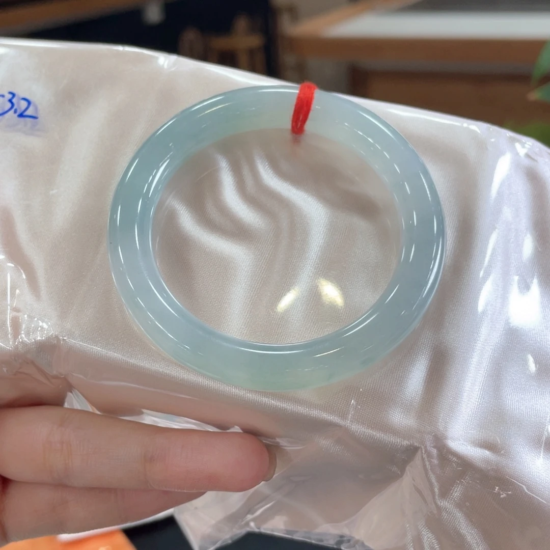 翡翠未镶嵌手镯53.5圆条 起光冰晴蓝