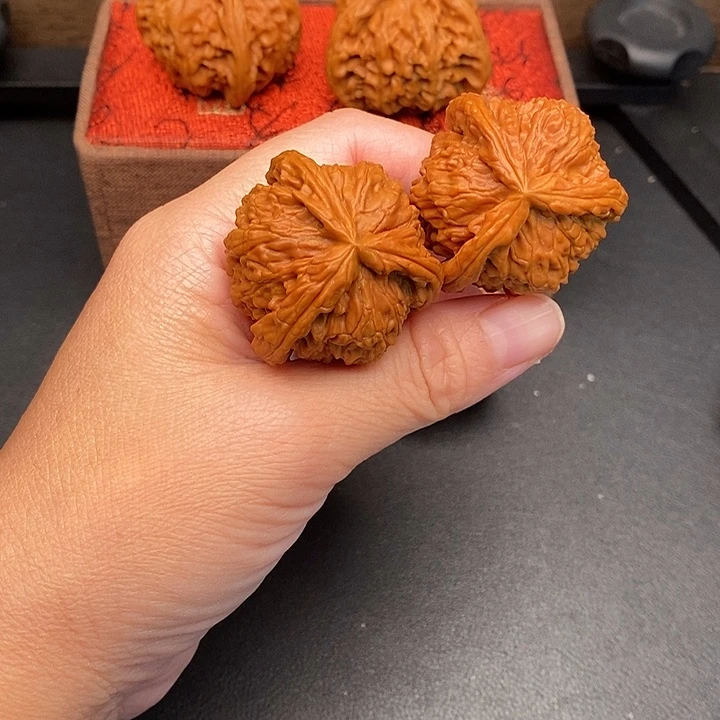 S***o文玩核桃把件白奔