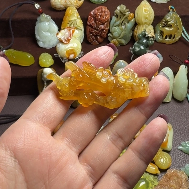 曼***雪蛇纹石玉未镶嵌吊坠