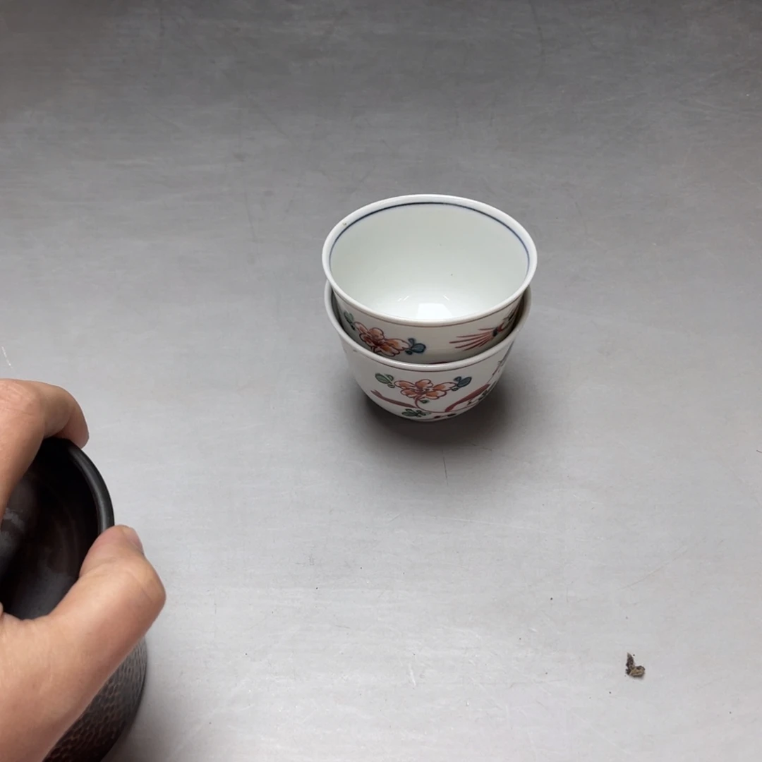 瓷片?***然密密麻麻地排列着一个