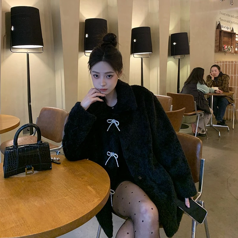 冬季加厚皮毛一体毛绒外套女新款宽松气质翻领蝴蝶结毛毛上衣显瘦