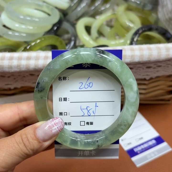 未镶嵌岫玉手镯天然