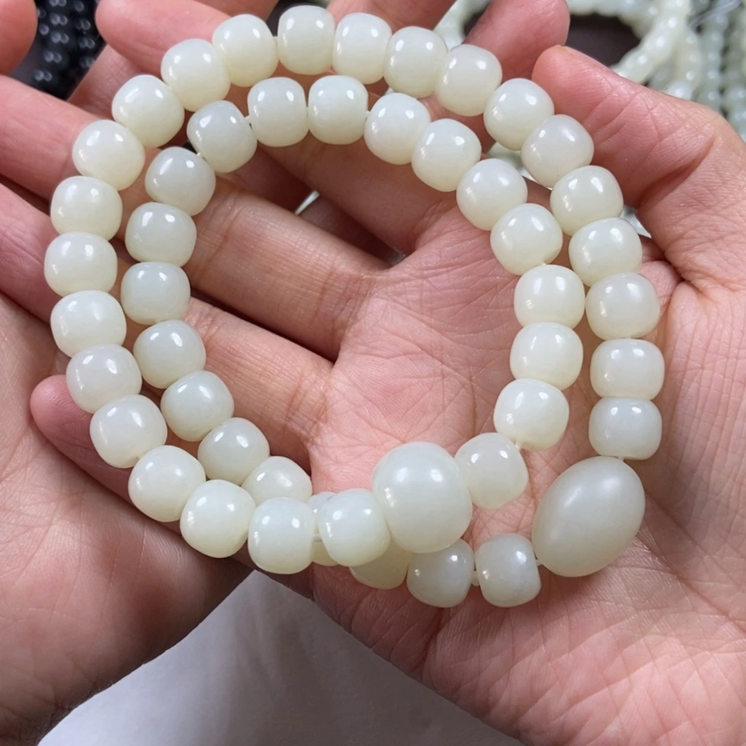 用***6和田玉未镶嵌把件