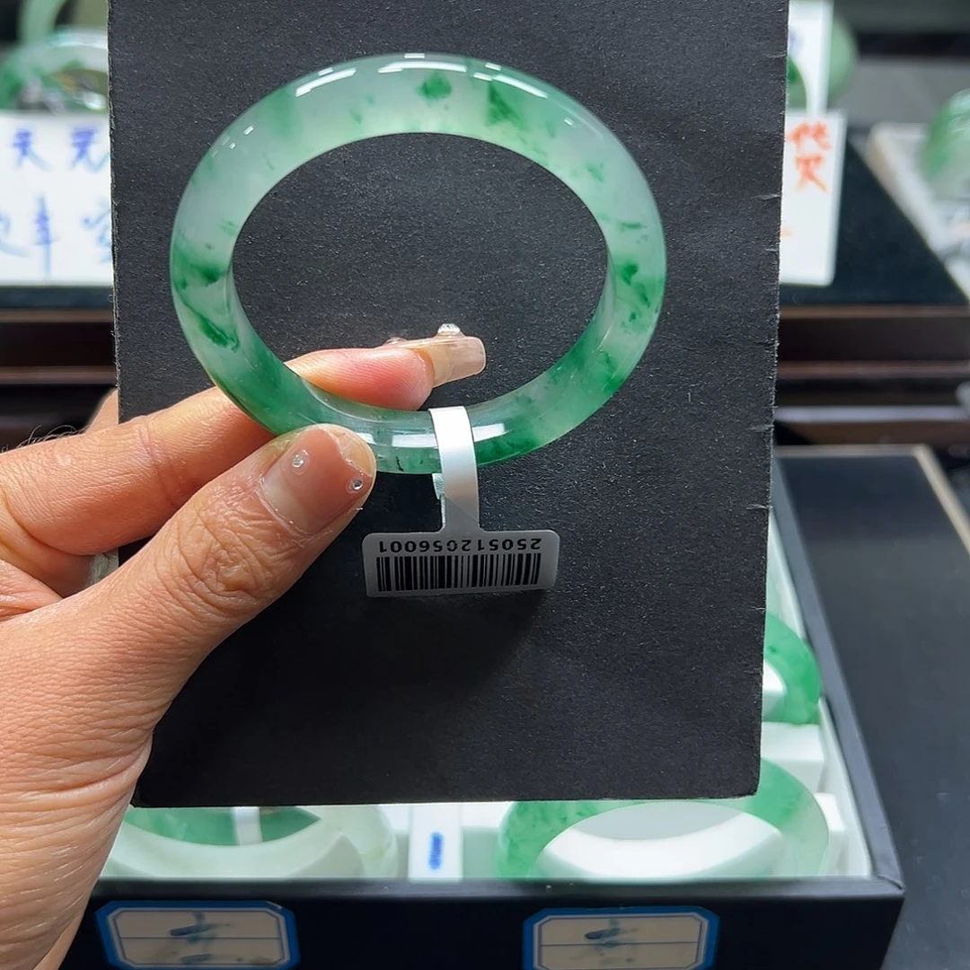 石英质玉（非洲翠）未镶嵌手镯