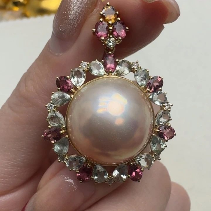 拼合珍珠（马贝珠）颈饰18K金镶嵌