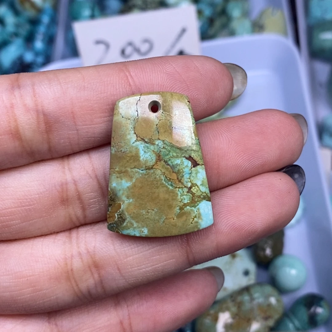 绿松石未镶嵌挂件
