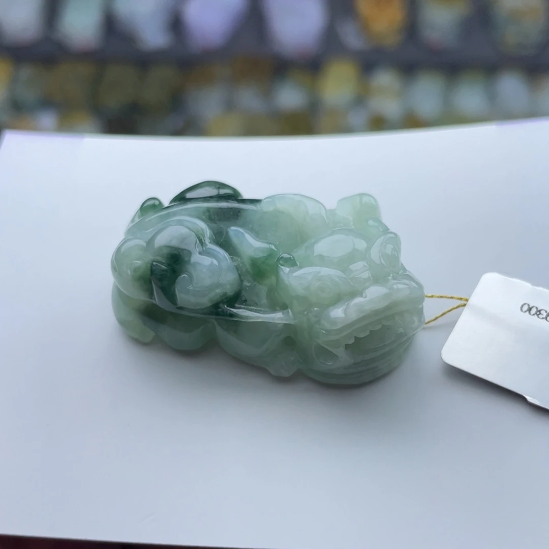 翡翠未镶嵌颈饰胡**?貔貅