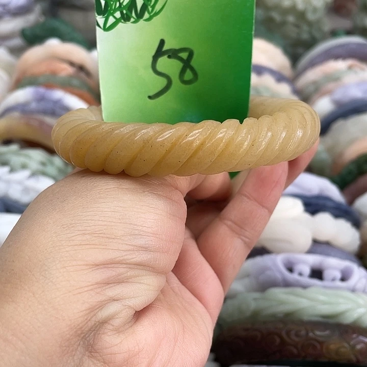 未镶嵌手镯石英岩玉