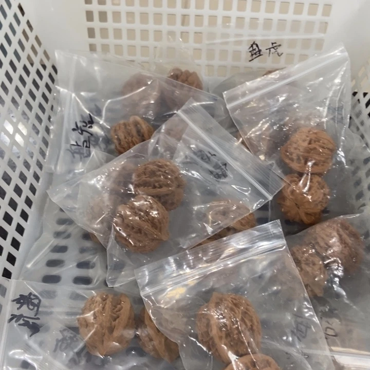 吊坠文玩核桃小盘虎