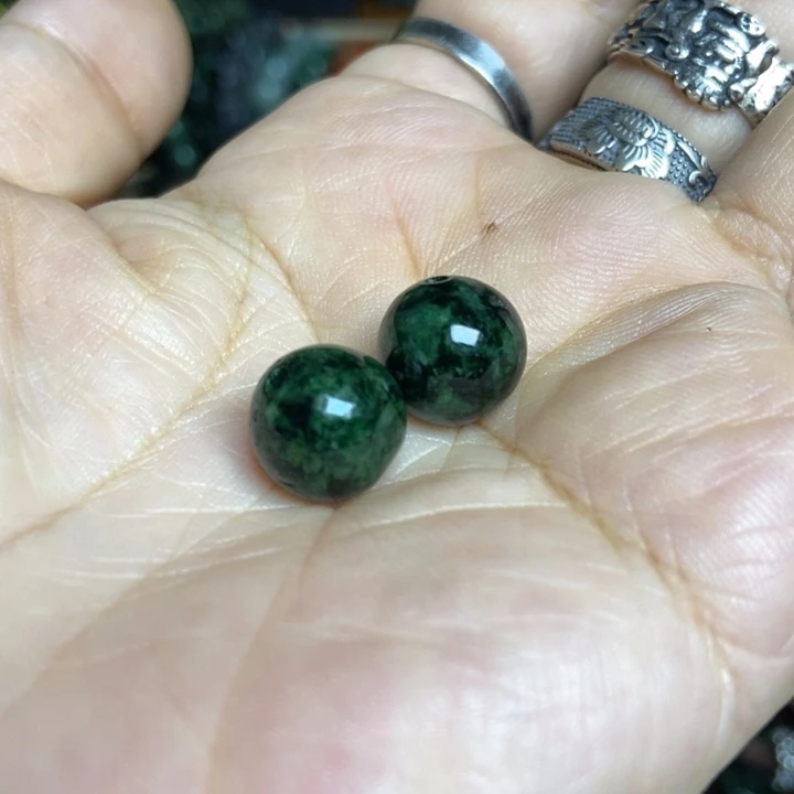 翡翠散珠鲨*?两颗珠子有瑕
