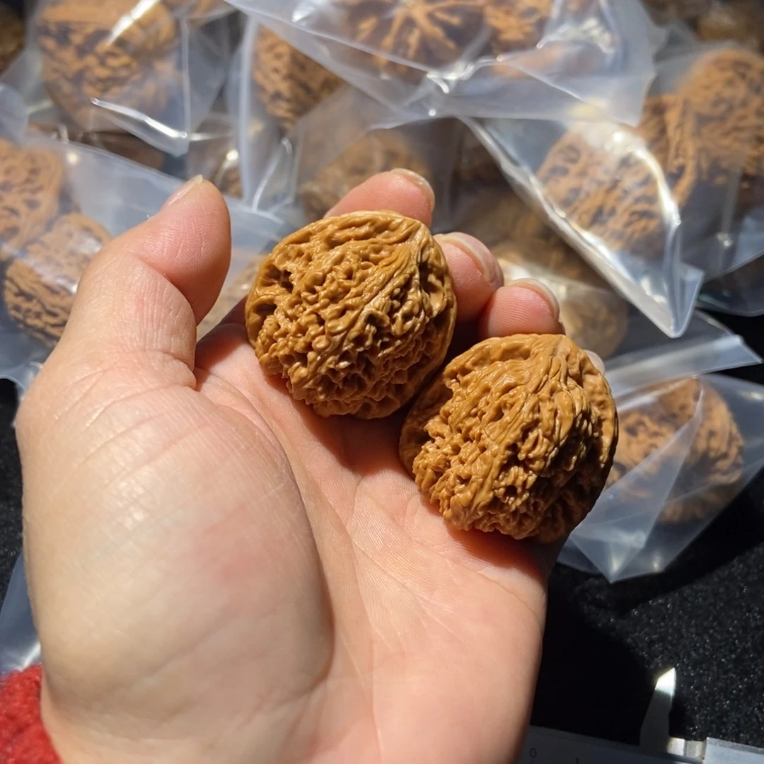 文玩核桃吊坠涿鹿丑三角疆石20