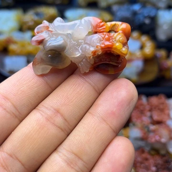 石英质玉（黄龙玉）未镶嵌颈饰