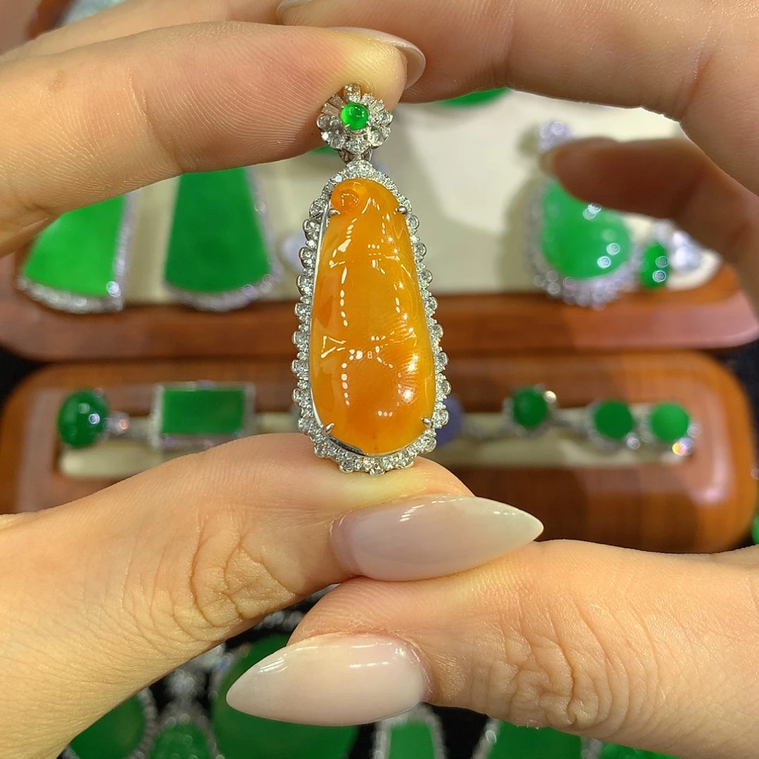 翡翠18K金镶嵌颈饰豆子