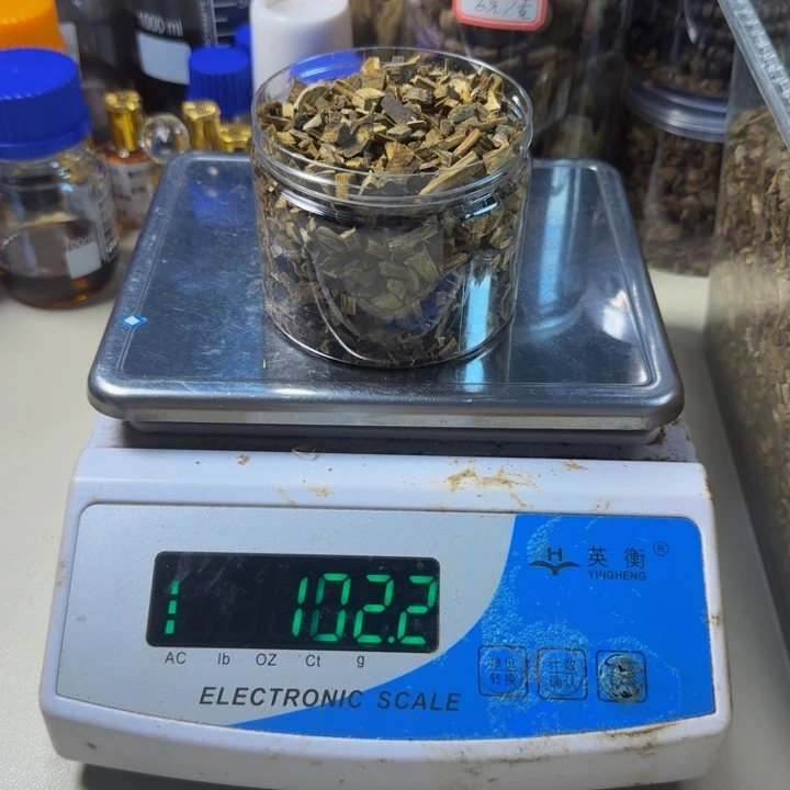 沉香碎屑沉香绿奇楠蓝宝石米粒