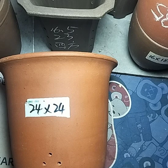 红泥特大金钟一个