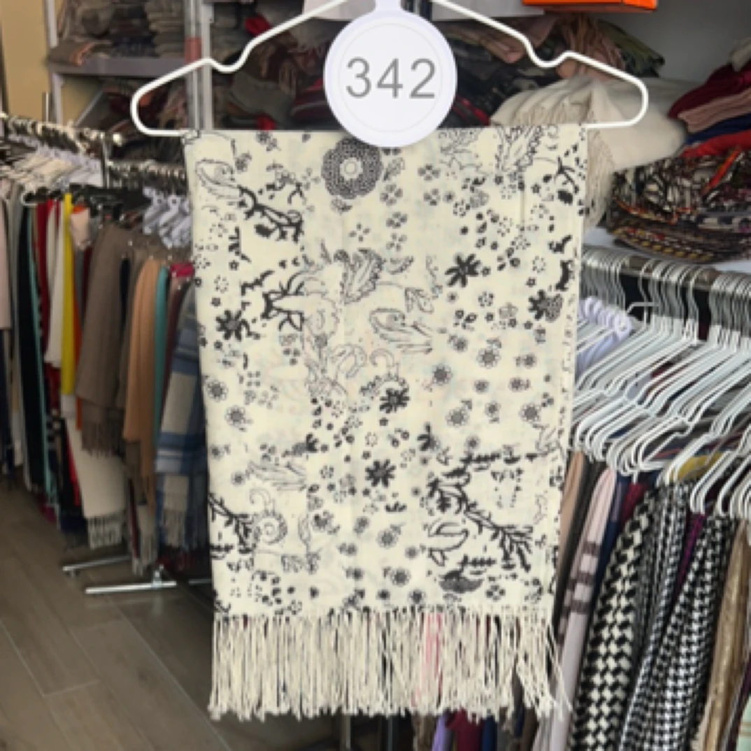 纯羊毛薄款围巾源头工厂订单尾货特价捡漏