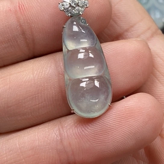 翡翠18K金镶嵌颈饰吊坠