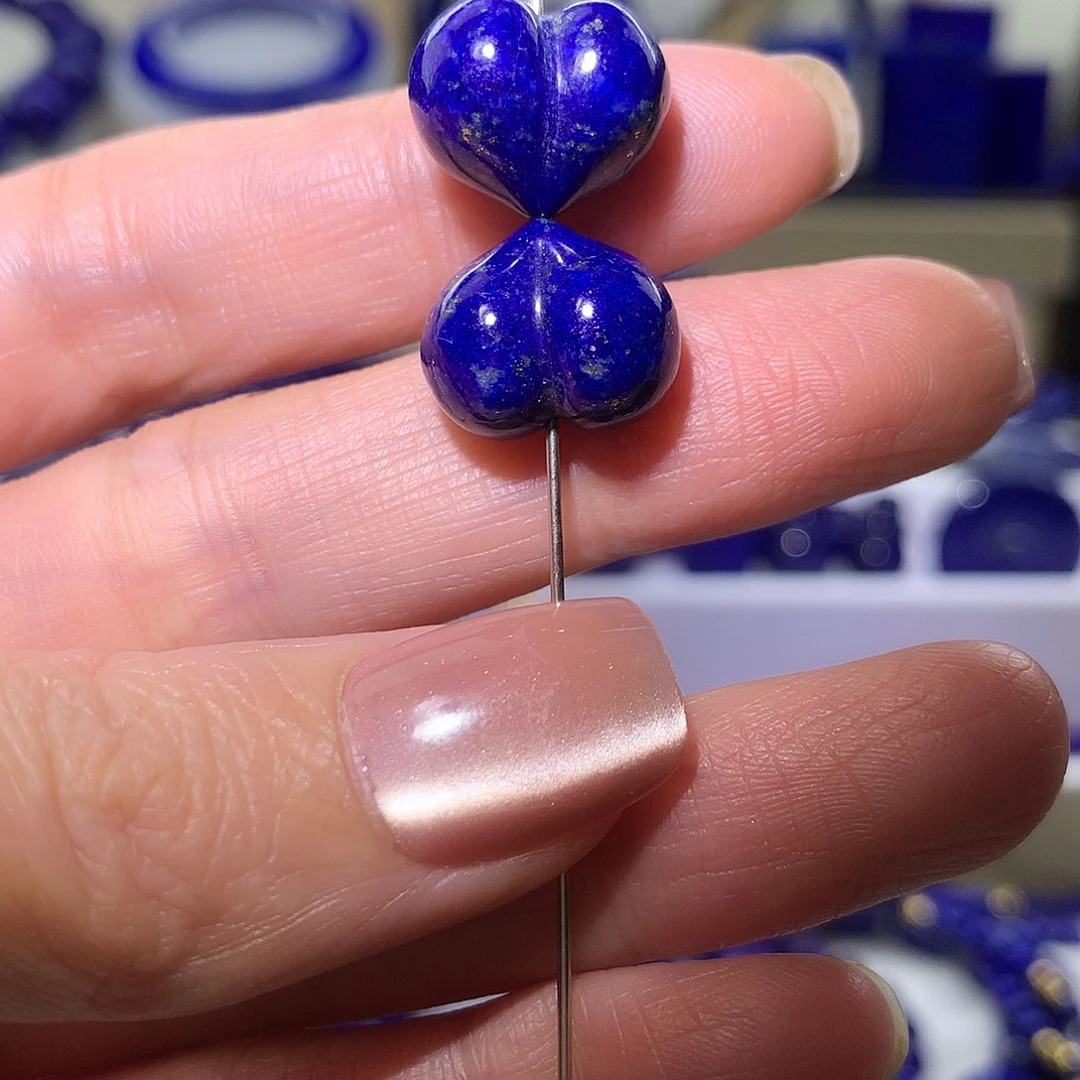 青金石未镶嵌天然原矿小屁桃14.7m