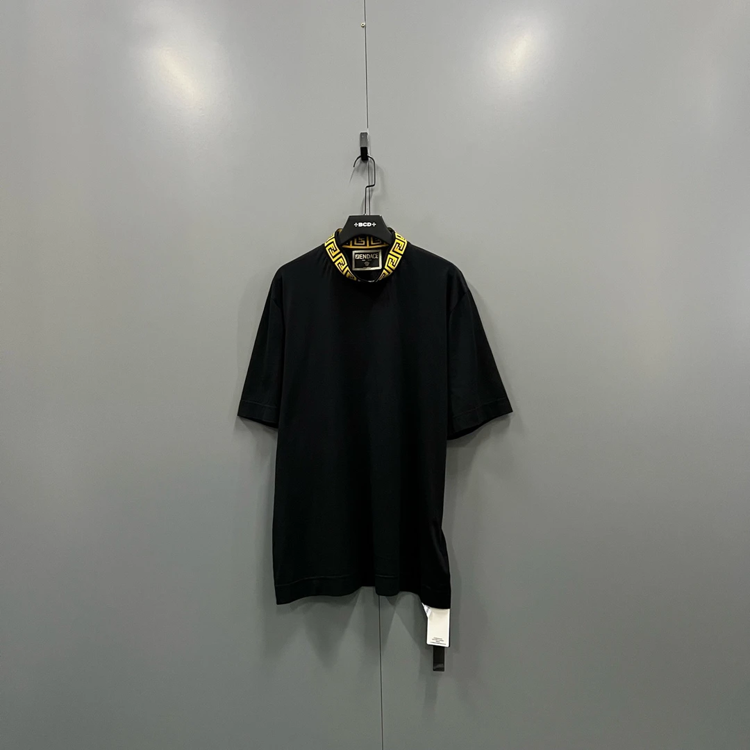 99新 FENDI/芬迪 (ll) 黑色领口FF短袖 XXL码/016813