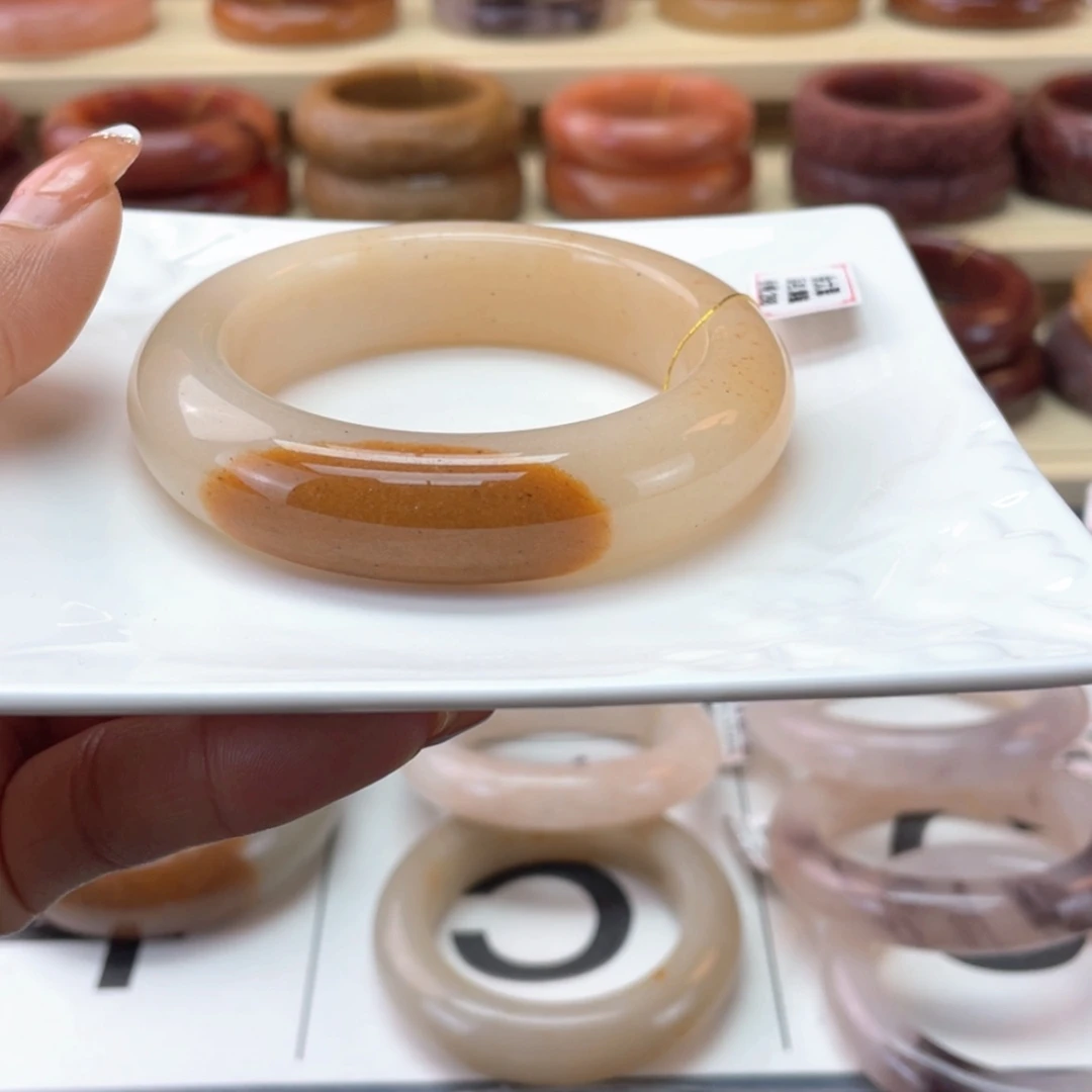 【闪购商品】石英质玉手镯未镶嵌好****果