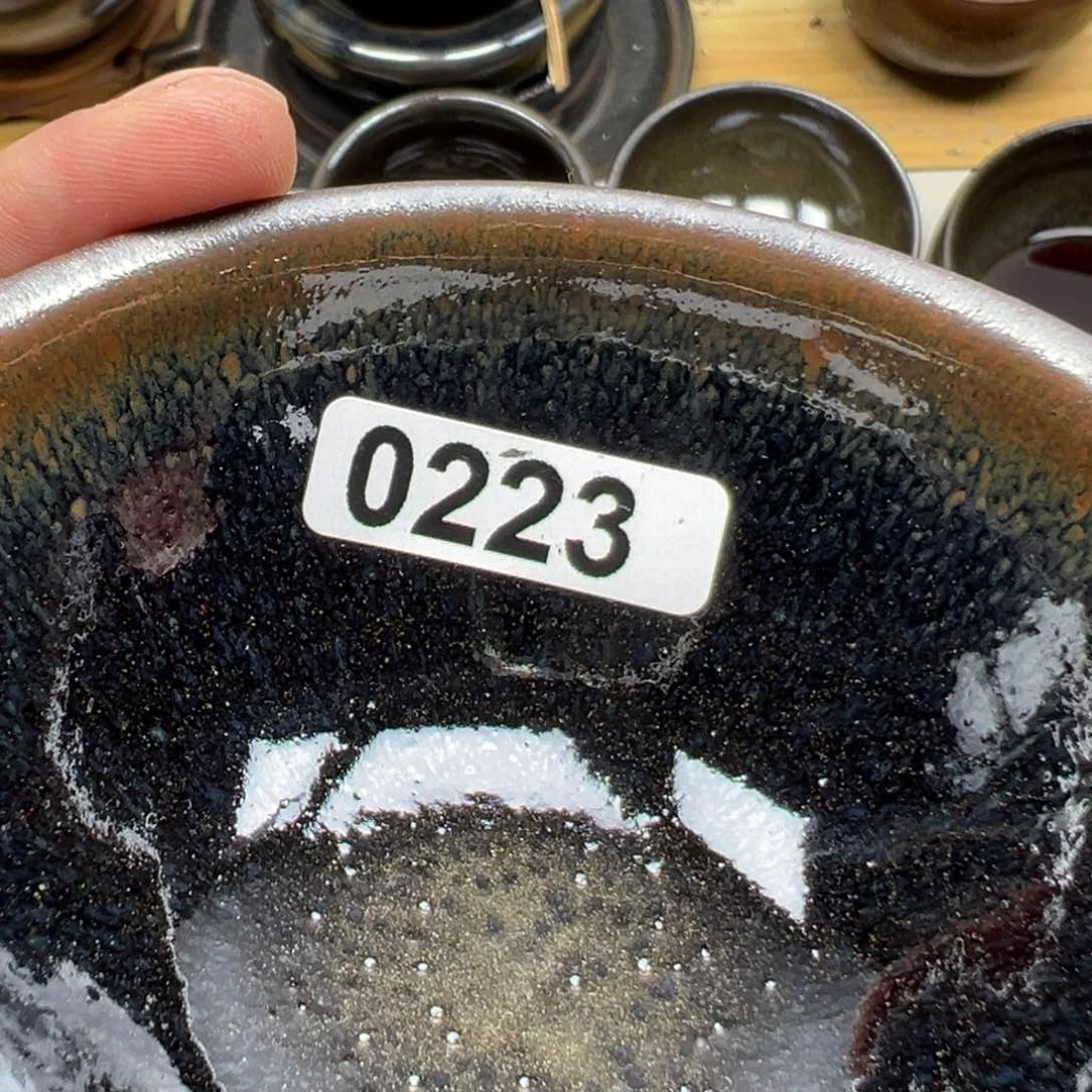 茶盏可以再浪漫一些，夜晚、微风和鲜花