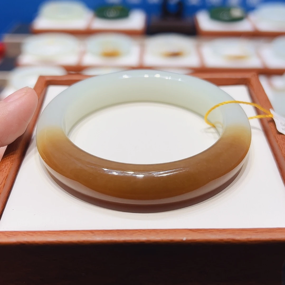 和田玉未镶嵌手镯一口糖5657