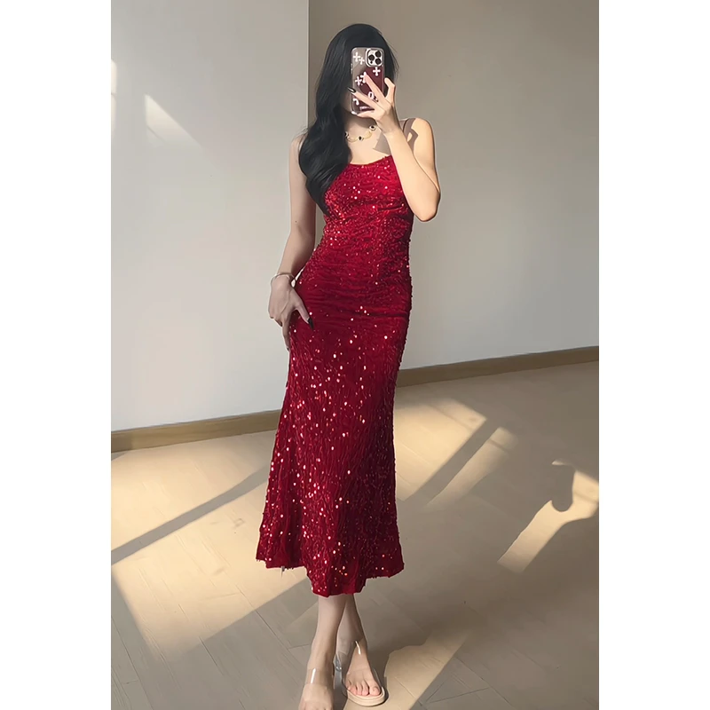 性感红色丝绒亮片吊带连衣裙女秋冬高级感修身包臀鱼尾晚礼服长裙