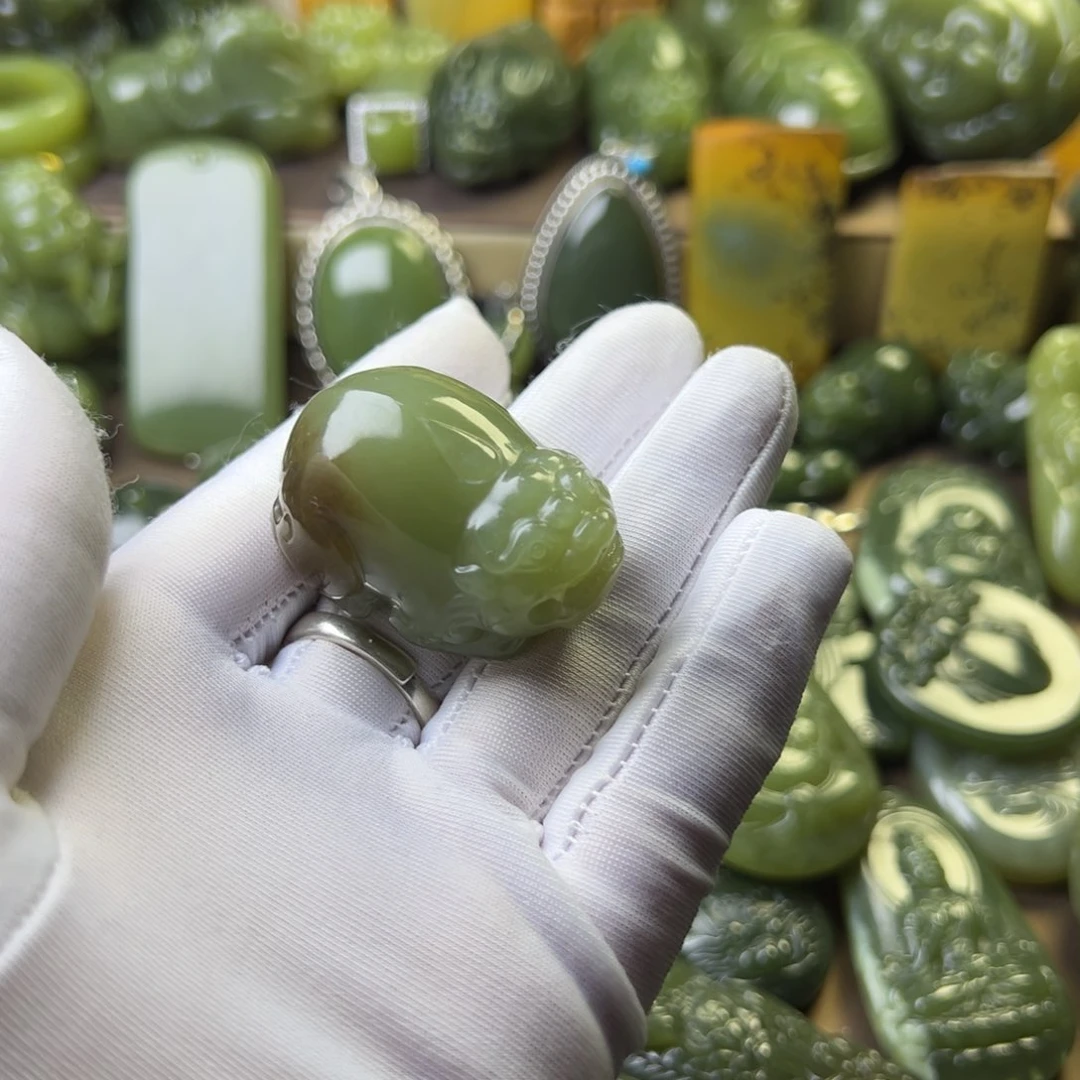 岫岩老玉（透闪石质玉）挂件未镶嵌萱*