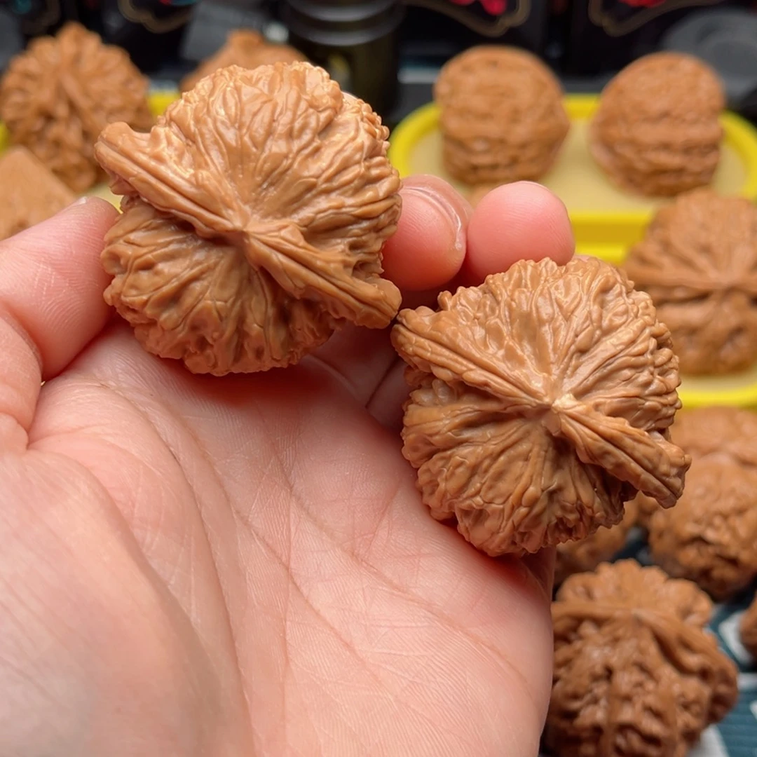 【闪购商品】桃木哈****爸文玩核桃手把件44白狮子