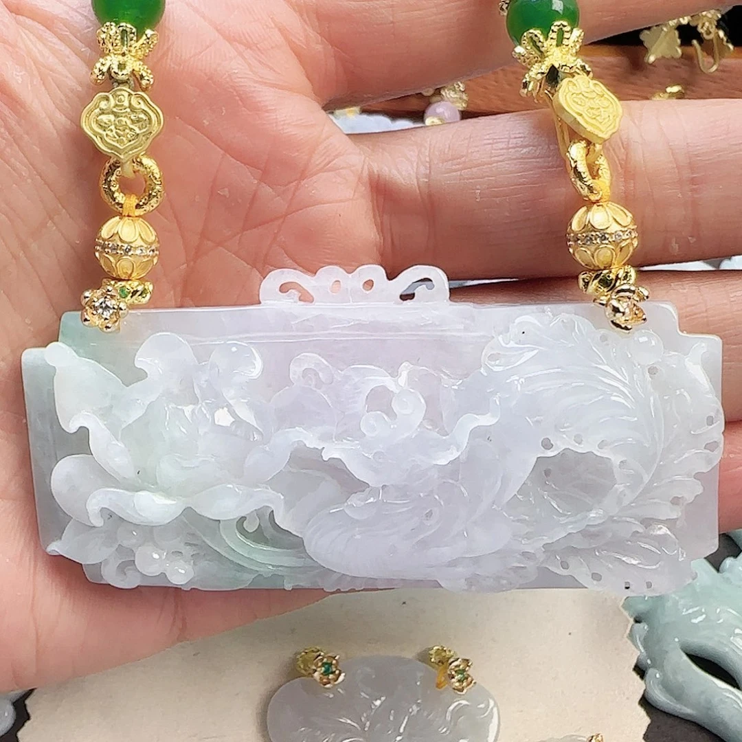 翡翠未镶嵌颈饰凤穿牡丹