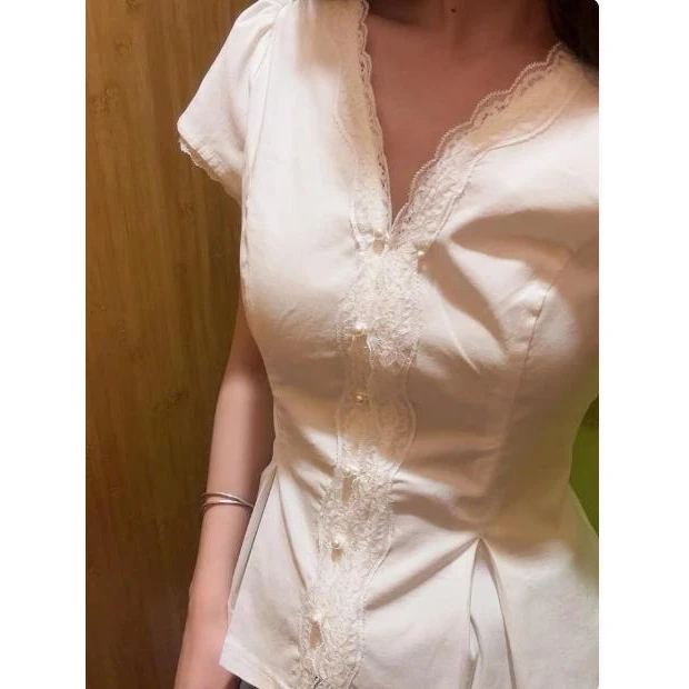 版型不挑人~~白色蕾丝短袖T恤女2025新款夏高级感气质掐腰V领上衣