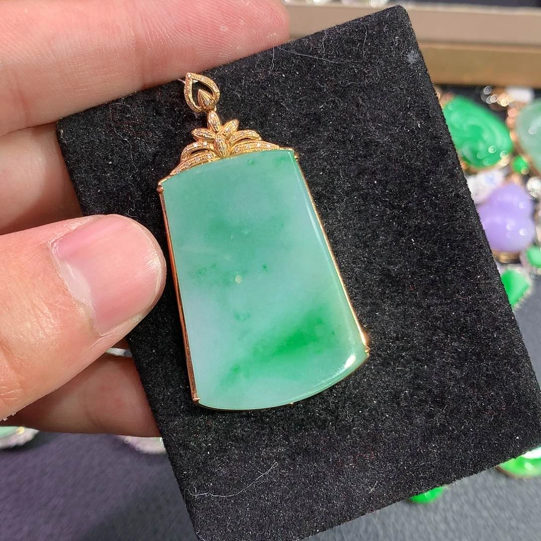 翡翠吊坠(赠链)18K金镶嵌