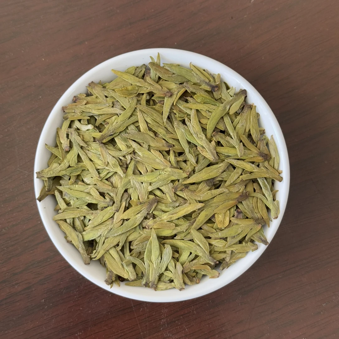 王大鹏 2025豆香龙井43绿茶明前开园头采高山茶125克罐装