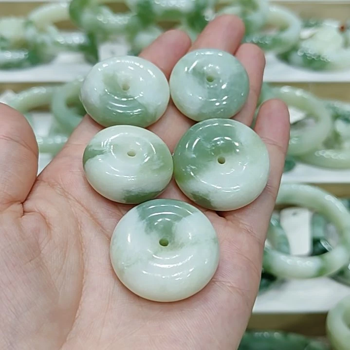 透闪石-蛇纹石玉未镶嵌颈饰瑕疵多样性发货拍一发一