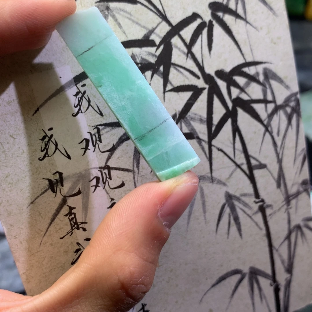 翡翠裸石翡翠吊坠