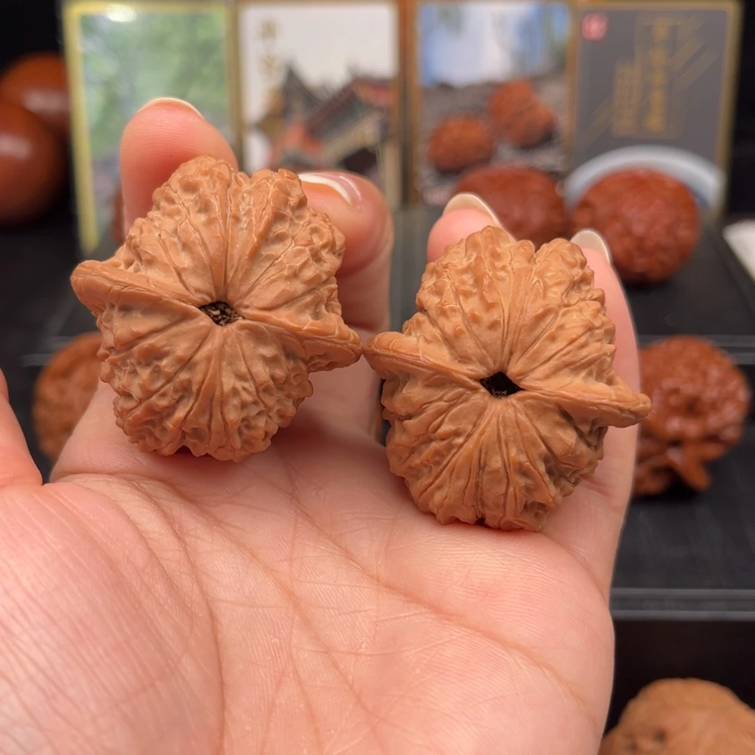 【闪购商品】文玩核桃吊坠卡*达血麒麟38.40.34。3223