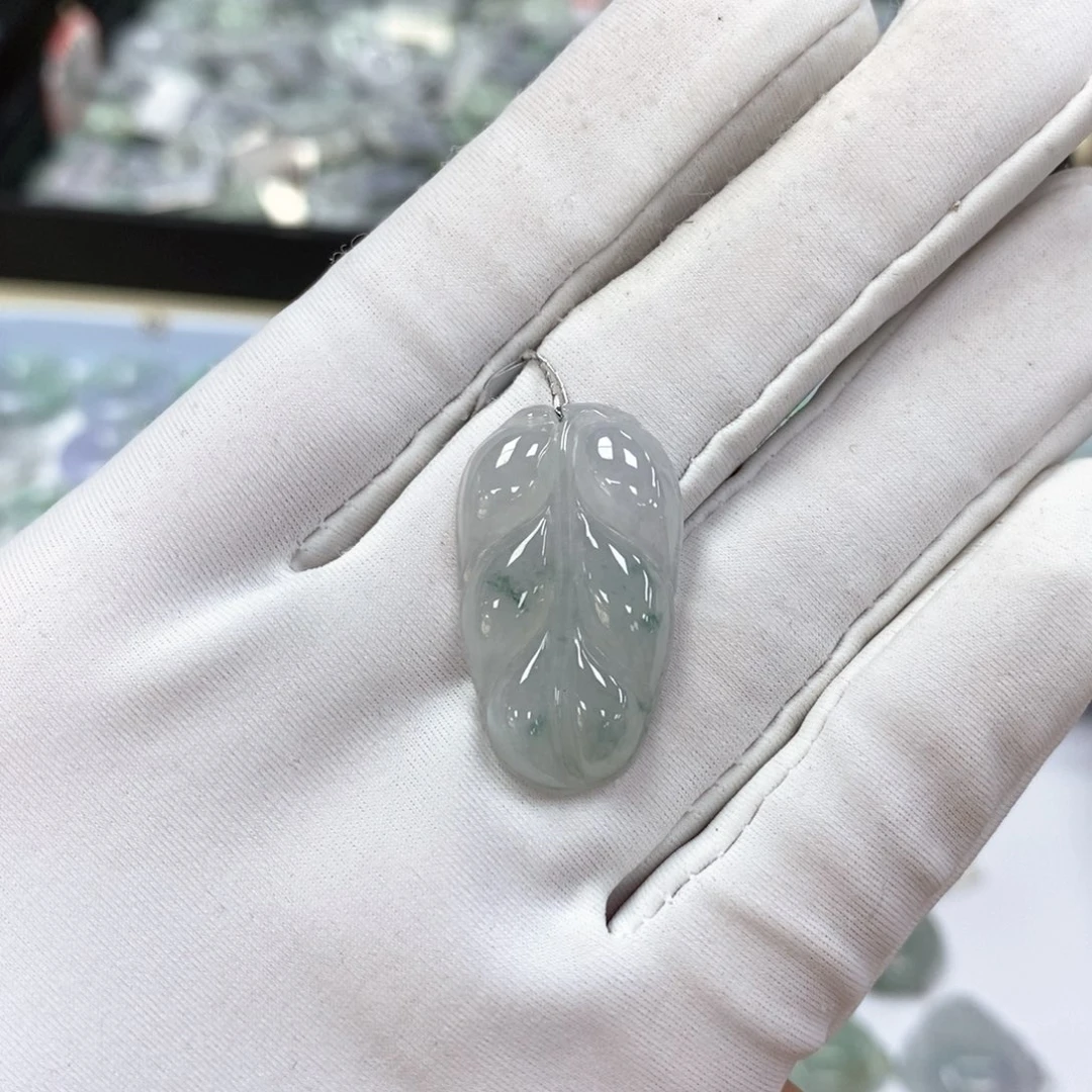 翡翠颈饰未镶嵌叶子