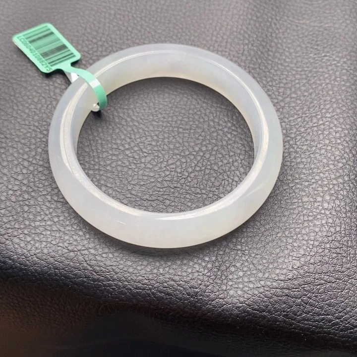 翡翠手镯未镶嵌翡翠手镯