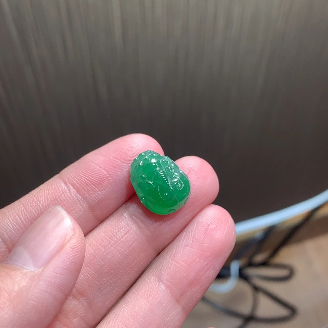 翡翠未镶嵌颈饰大绿貔貅