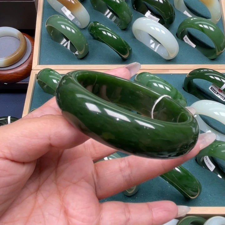 未镶嵌手镯和田玉