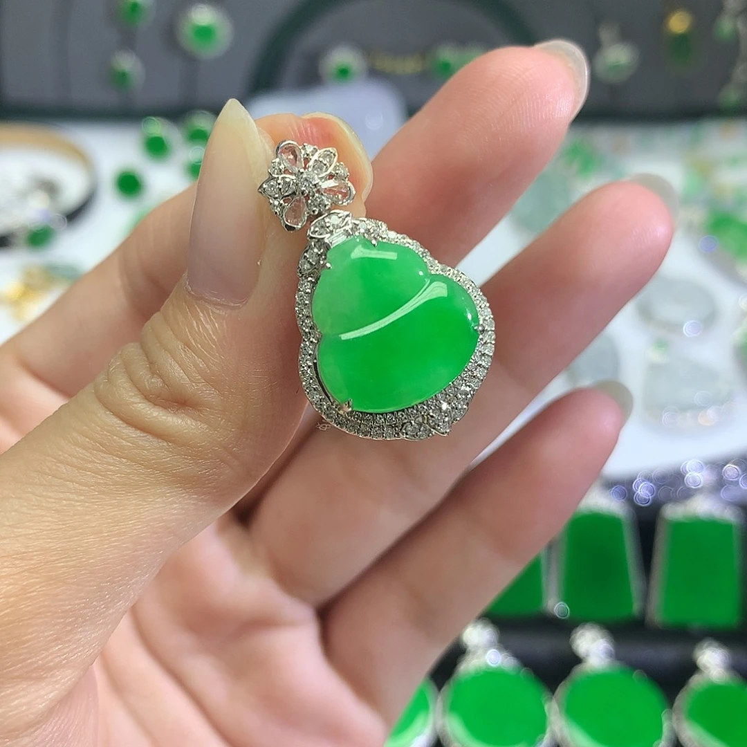 吊坠(不含链)18K金镶嵌翡翠