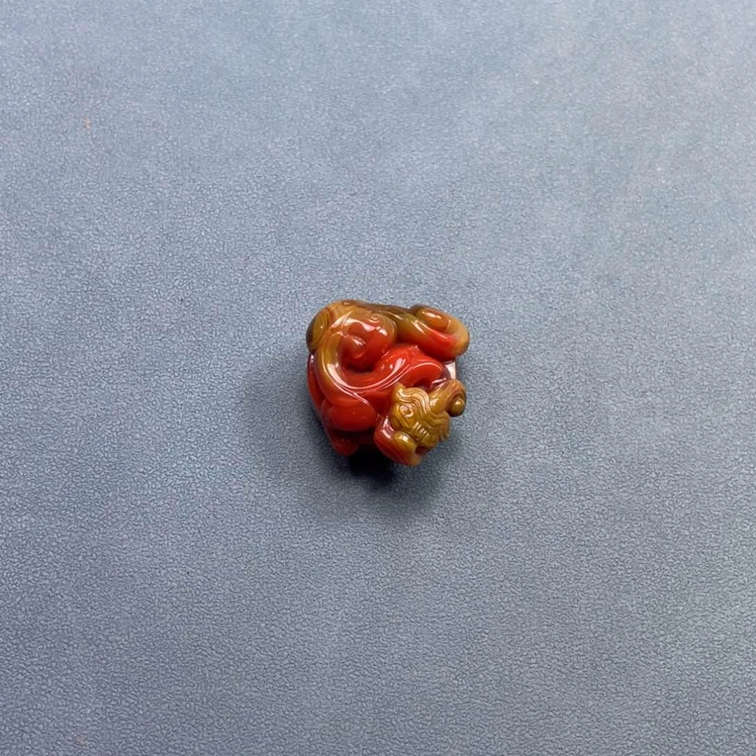 南红玛瑙吊坠未镶嵌