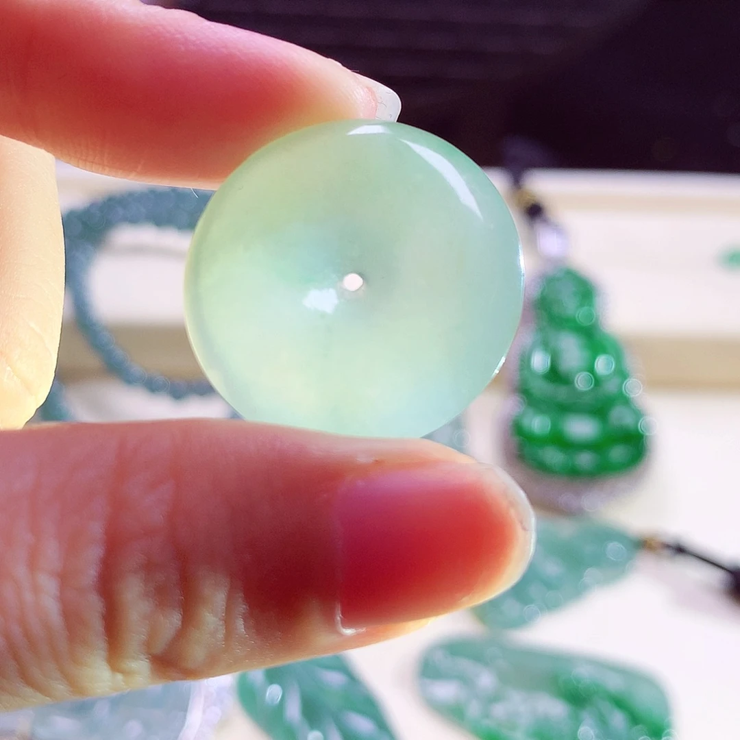 颈饰未镶嵌翡翠天然