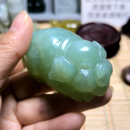 青***绿蛇纹石玉未镶嵌颈饰