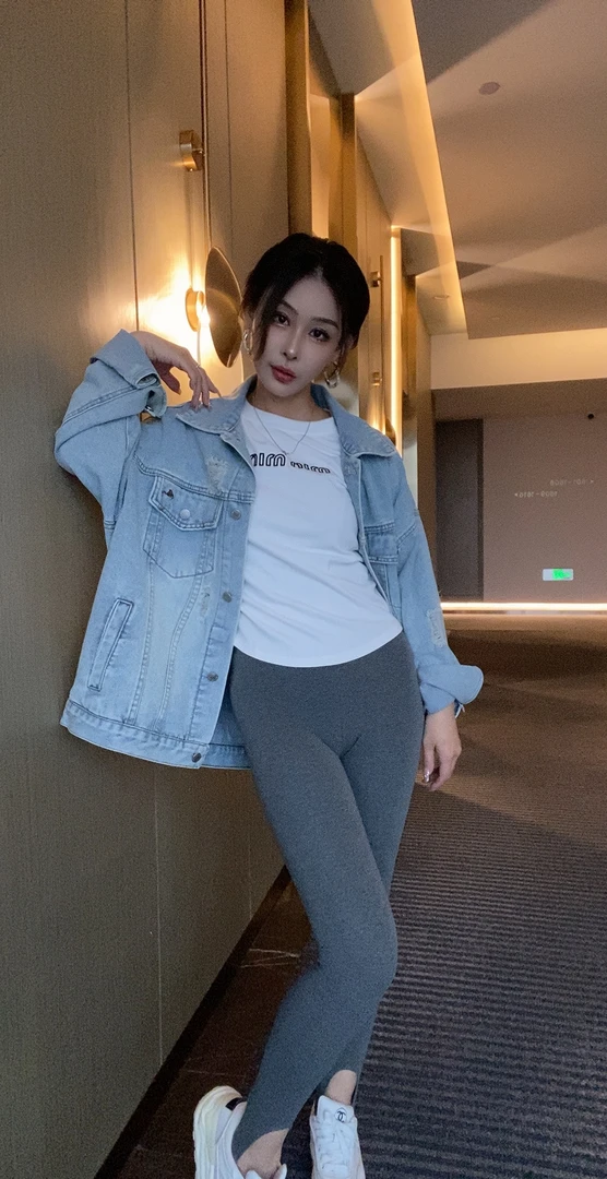 灰色脚踩蹬打底裤